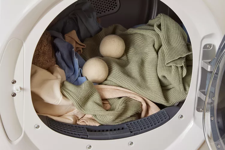 Bóng sấy quần áo là gì? 5 lý do nên dùng bóng sấy quần áo