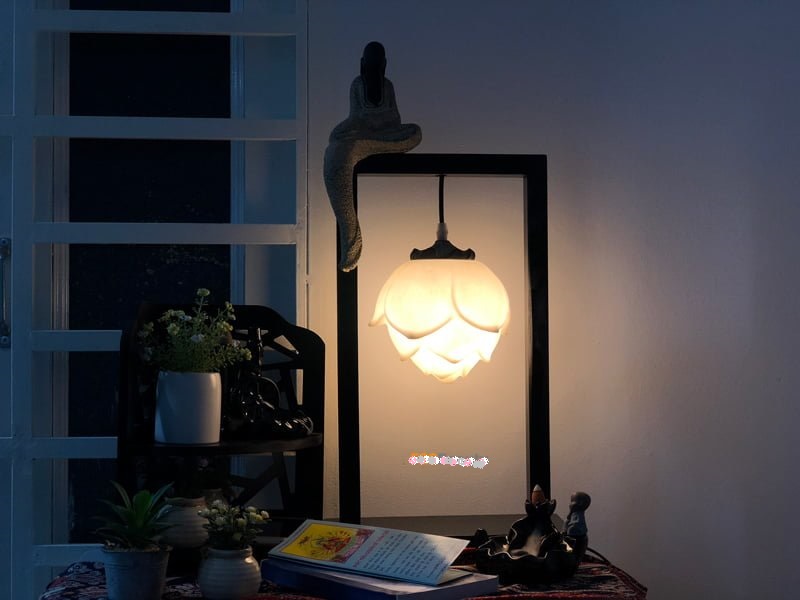 Đèn ngủ hình phật tạo cảm giác bình yên.